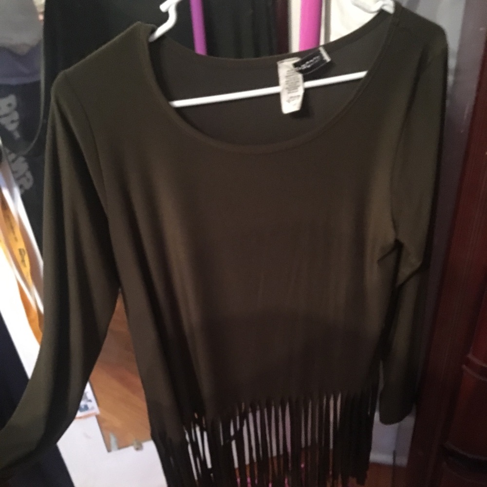 long sleeve boutique top with tassles